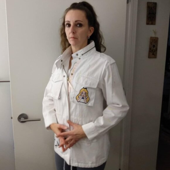 Alice in Wonderland White Denim Trucker Jacket Size Medium - Picture 3 of 7